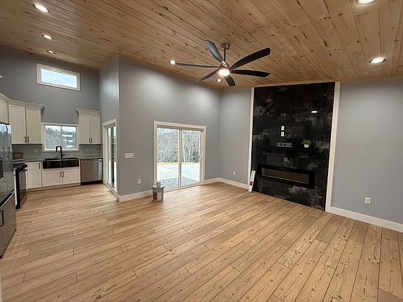 4th image of 176 Tarhelia Ln