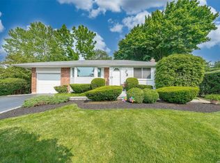 3 Garden Ln, Commack, NY 11725
