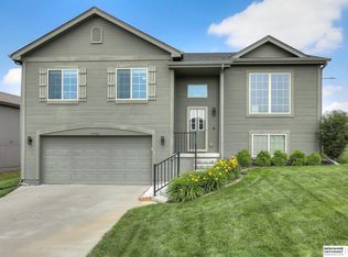 16252 Saratoga St, Omaha, NE 68116