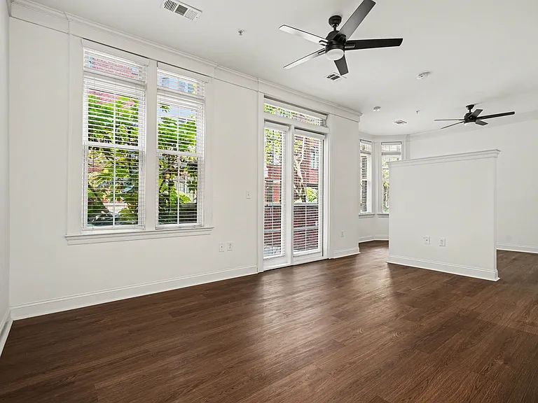 2810 Selwyn Ave #124 — Photo 16