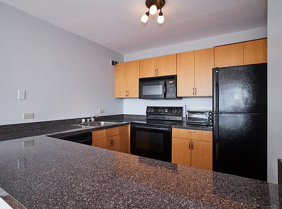 5th image of 1540 N La Salle Dr APT 1607