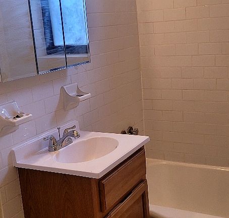 4th image of 8815 178th St