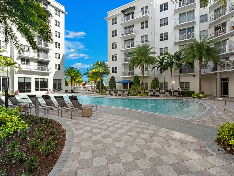 ArtSquare at Hallandale — Photo 46