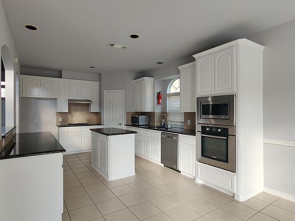 3rd image of 13917 Badger Creek Dr