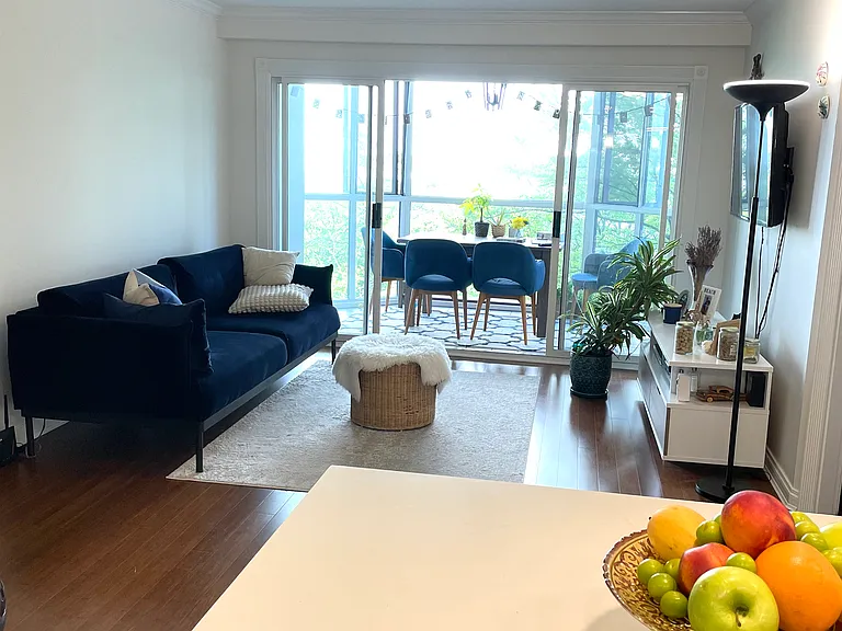 811 Helmcken St #407 — Photo 3