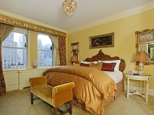 Sold by Sotheby's International Realty | media 10