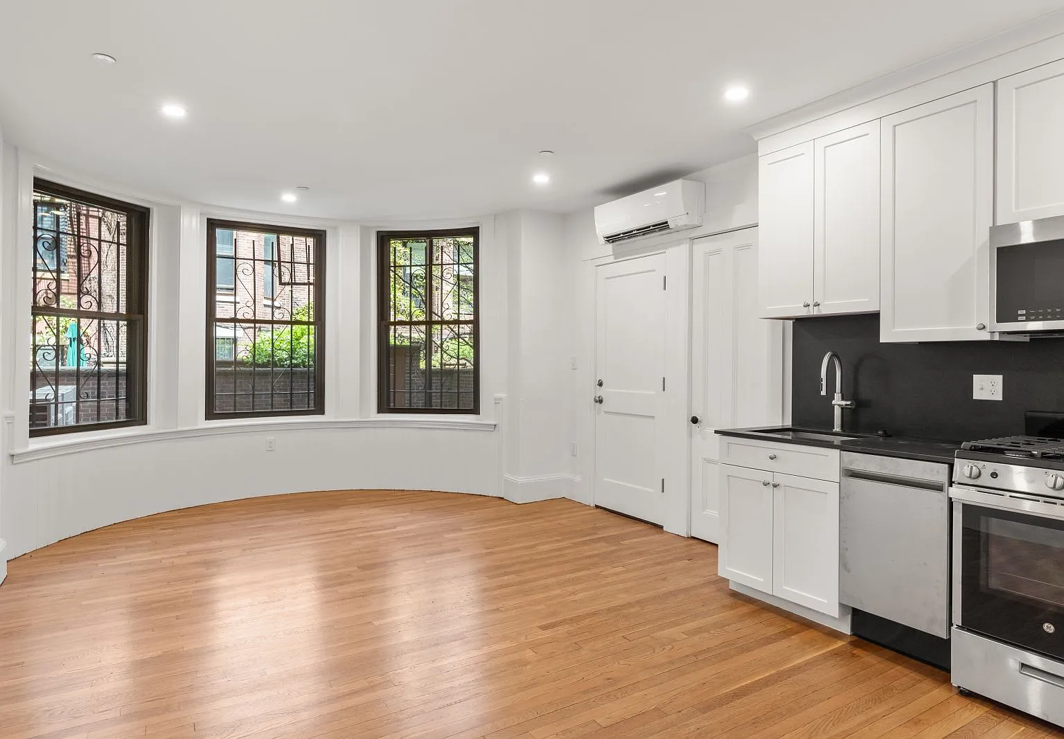 1 bed, 650 sqft, $3,850 — Photo 1