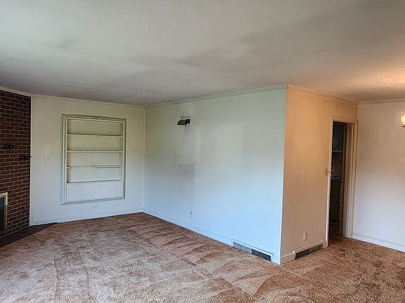 3rd image of 843 Arlington Ave