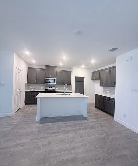 733 Santa Lucia Dr — Photo 9