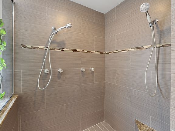 5th image of 4655 Balfour Dr