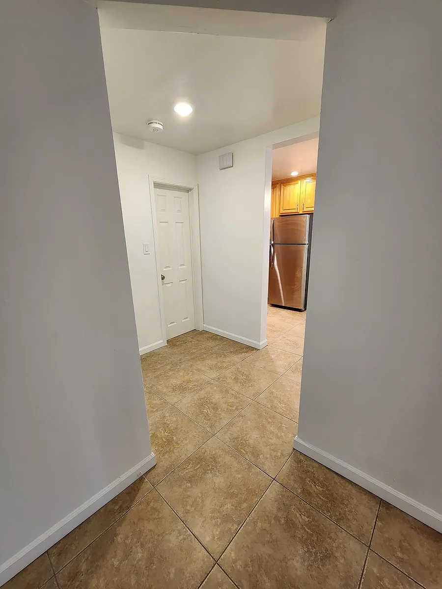 Hallway - 3317 Castle Heights Ave #5