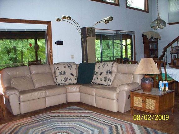 Great Room facing wrap-arround porch