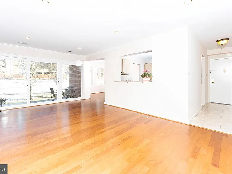 5817 Edson Ln — Photo 10