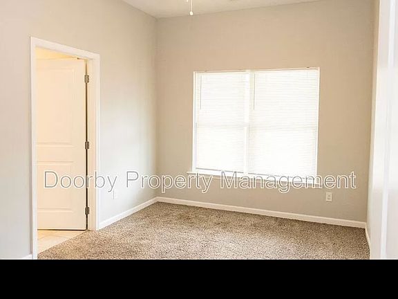 4th image of 1044 Flynn St