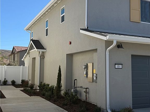 2nd image of 484 Live Oak Rd