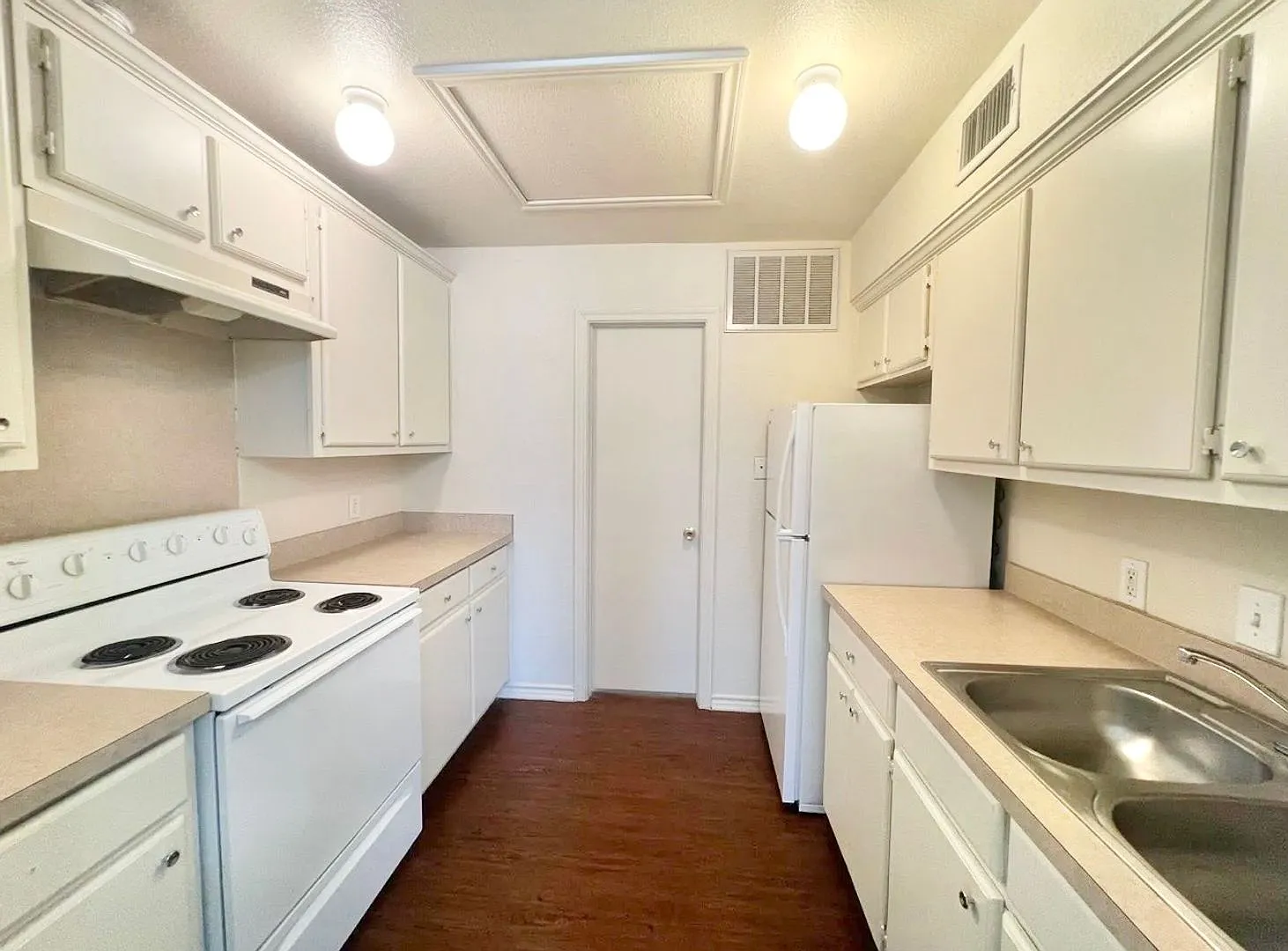 Rose Bud Apartments — Photo 4