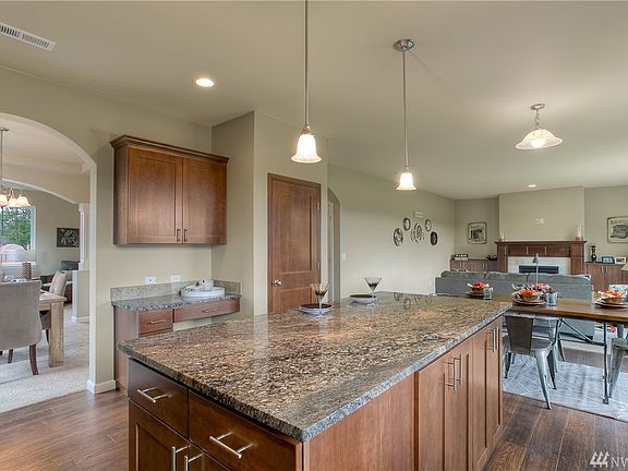 4th image of 20320 19th Ave E