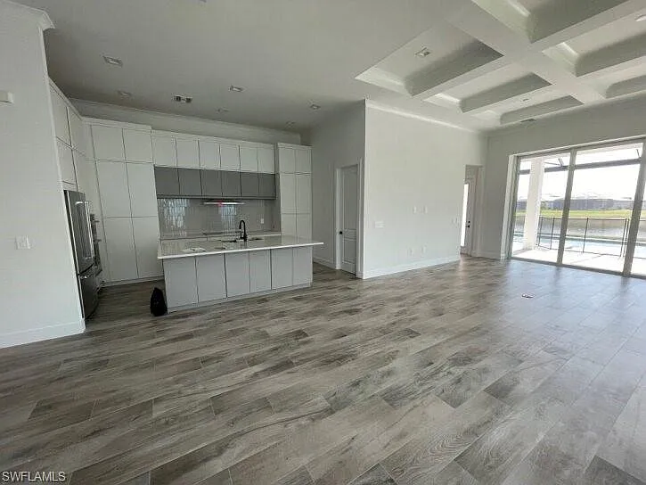 3 bed, 3.5 bath, 2619 sqft, $6,000 — Photo 2