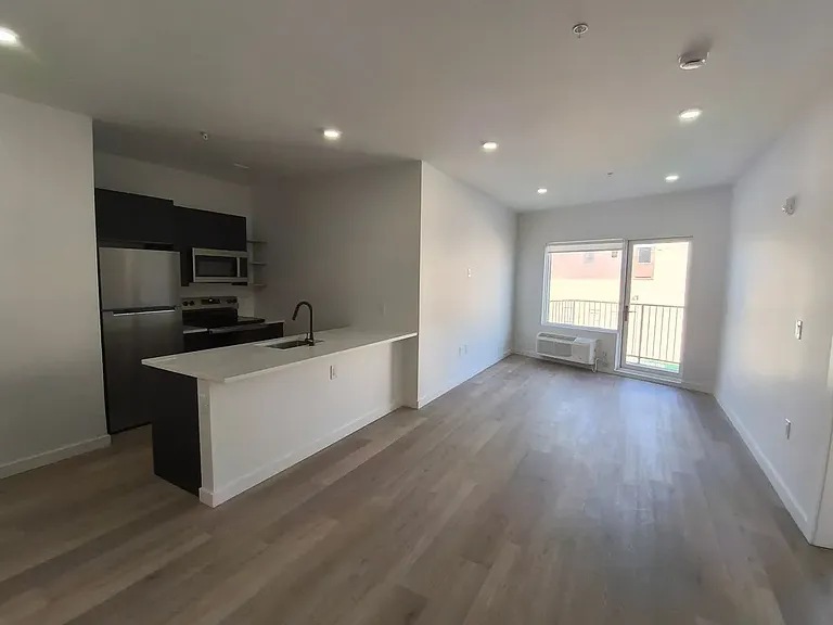 486 Market St #402A — Photo 8