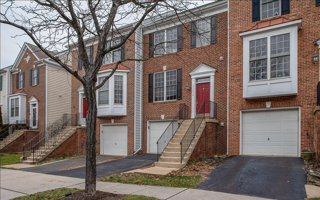 3 bed, 1880 sqft, $3,200 — Photo 2