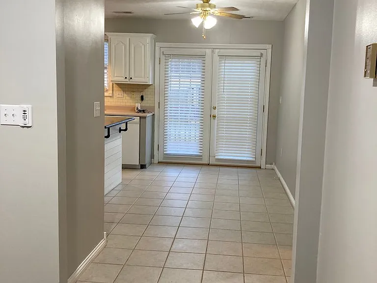 121 Chevy Chase Pl — Photo 4
