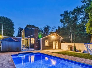 69 Marvin Dr, Kings Park, NY 11754