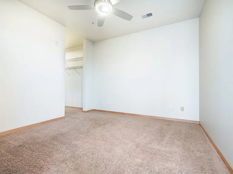640 W Wilson St — Photo 10