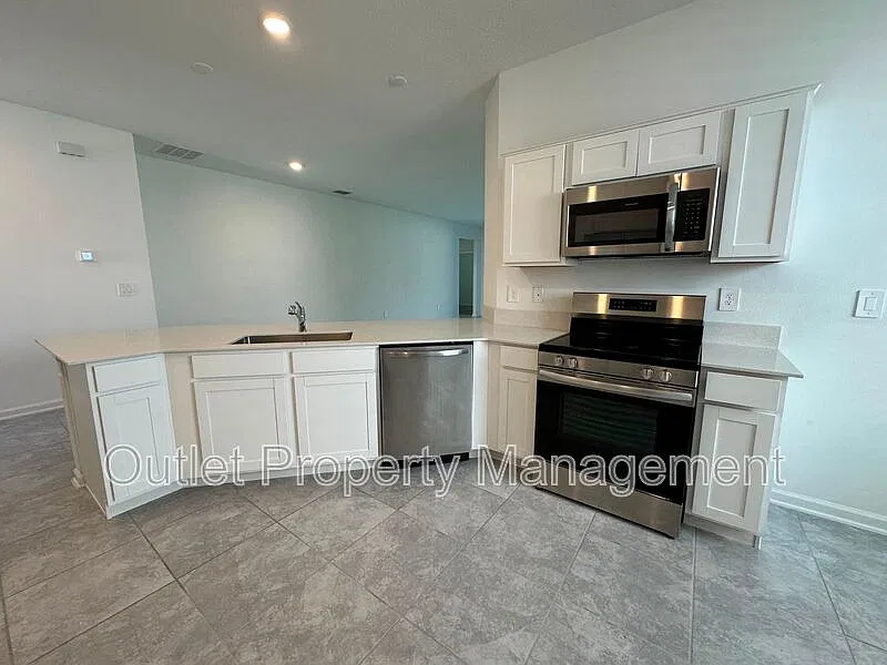 516 Reggie Rd — Photo 4