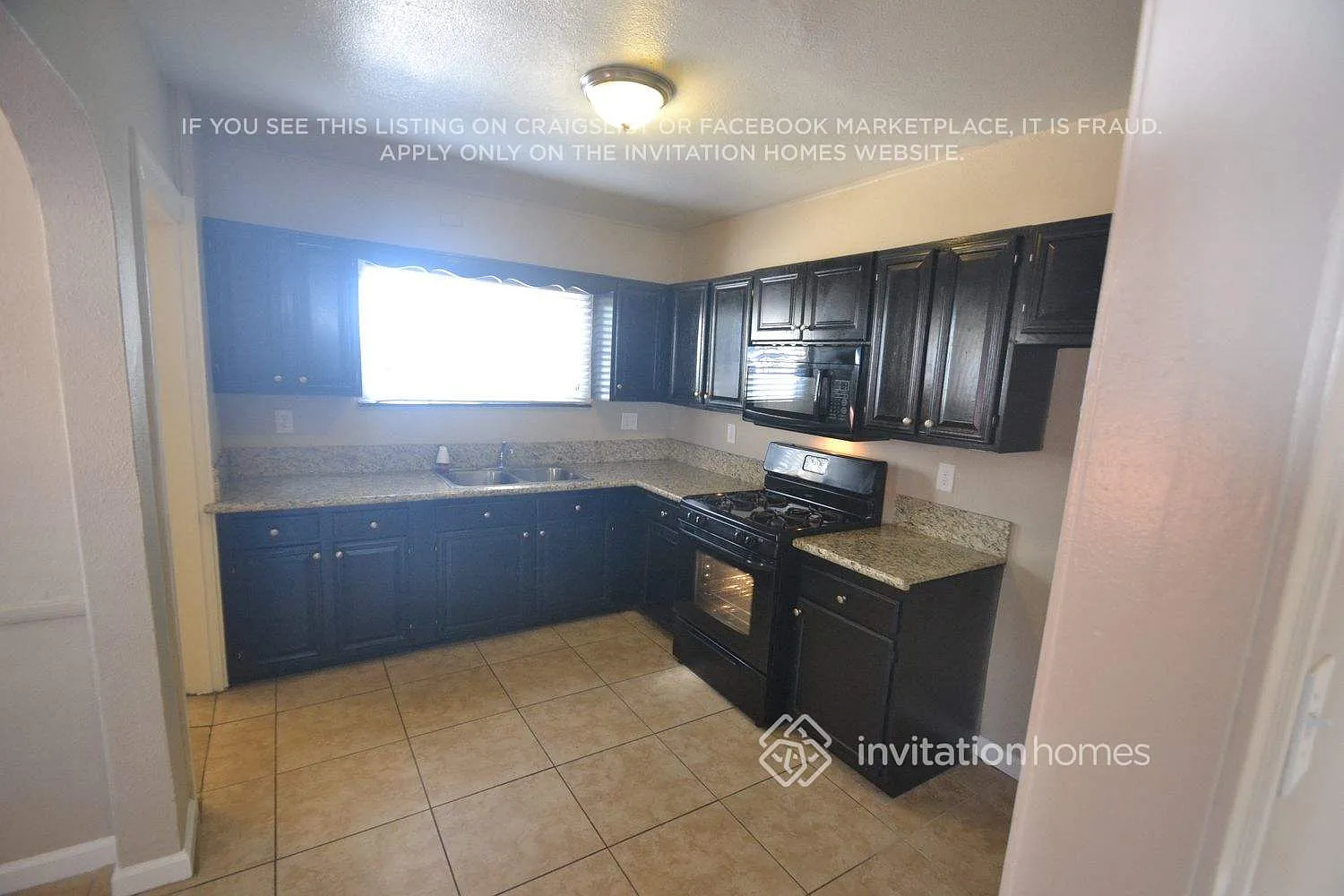 604 W 105th St Los Angeles, CA 90044 — Photo 3