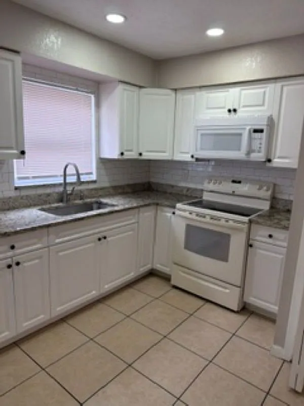 Charming 2 Bed/1 Bath Unit in Tampa - Available 9/21 - $1450 — Photo 1