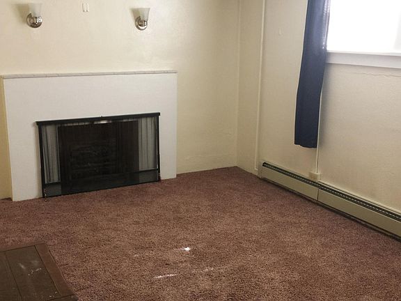 Living Room (Decorative Fireplace)