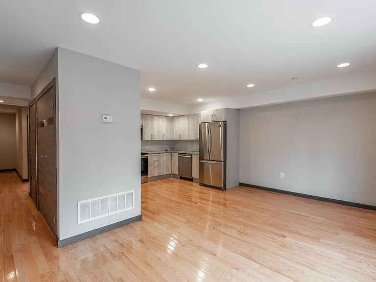 2545-47 Montrose St #BB — Photo 5