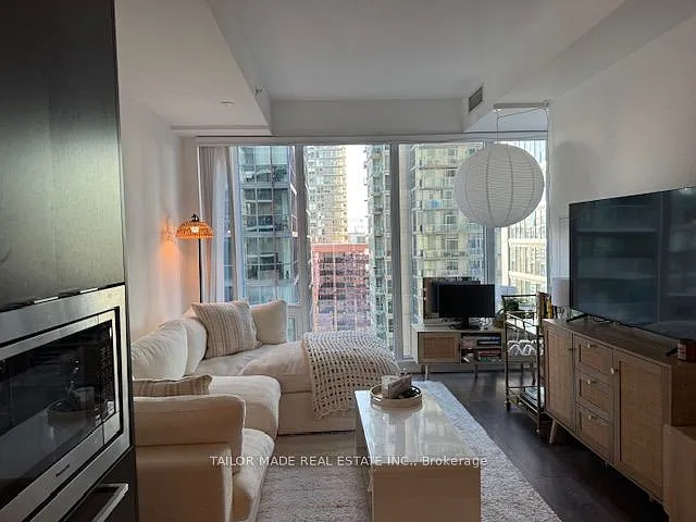 115 Blue Jays Way #1906 — Photo 4