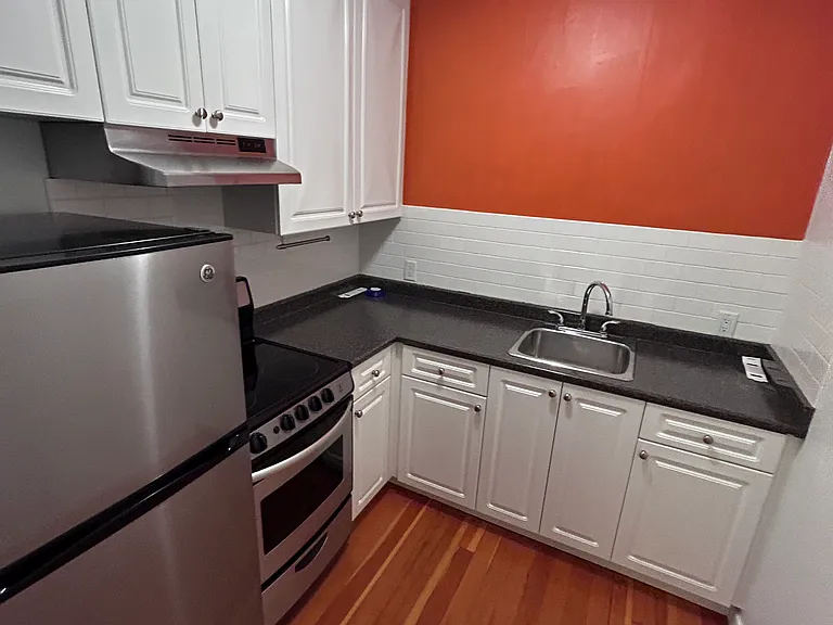 1536 W 14th Ave #5 — Photo 3