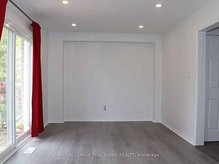609 Walpole Cres — Photo 7