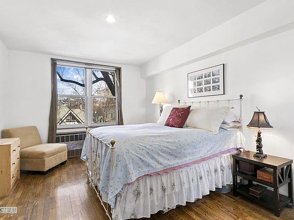 5th image of 150 Hawthorne St APT 4C