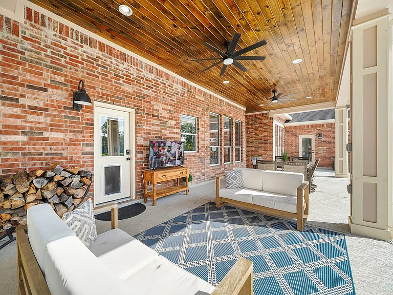 4703 Oxbow Cir W — Photo 37