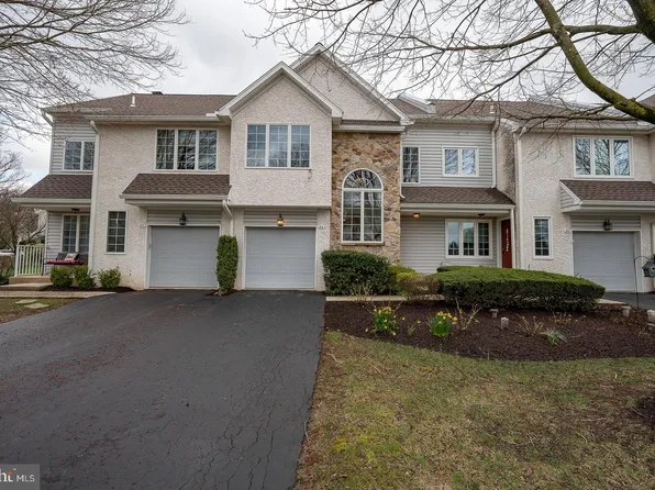 64 Buttonwood Dr, Exton, PA 19341