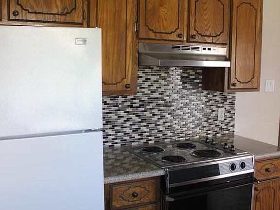 4th image of 412 Woodridge Cir APT A