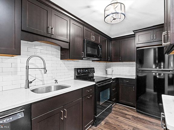 5th image of 1025 N Madison St APT 302