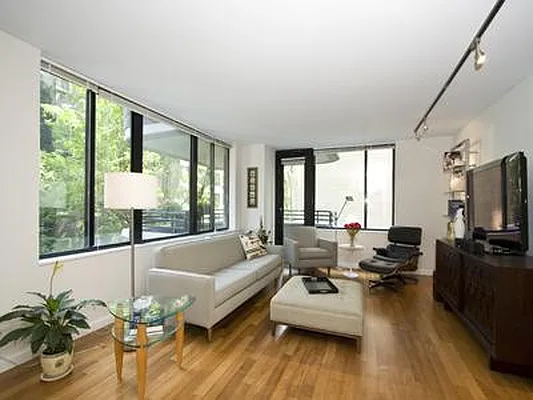 Sold by Fenwick Keats Real Estate | media 22