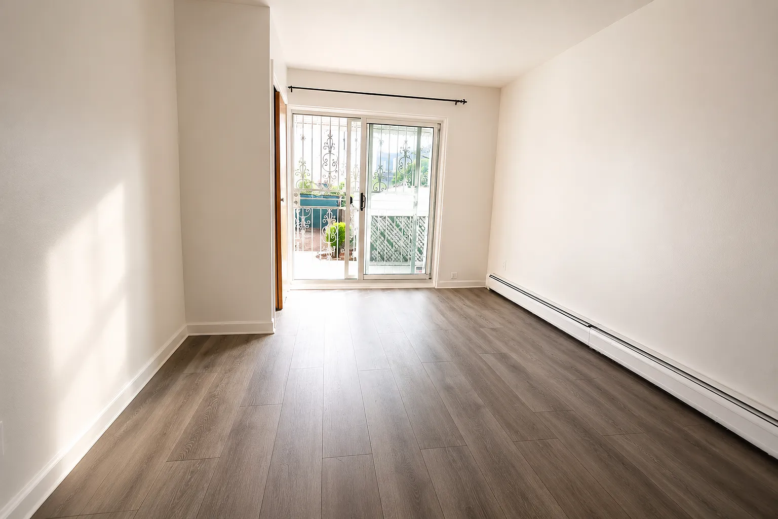 3 bed, 1200 sqft, $3,200 — Photo 3
