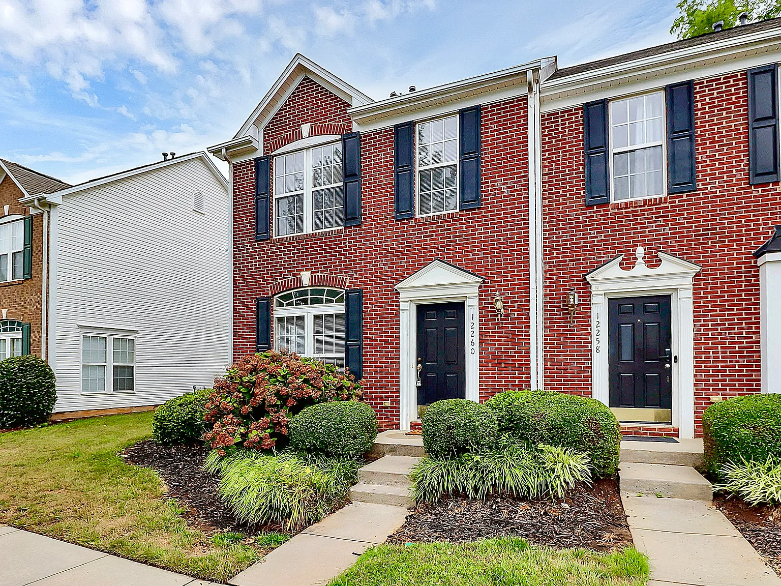 2 bed, 2.5 bath, 1440 sqft, $1,725 — Photo 1