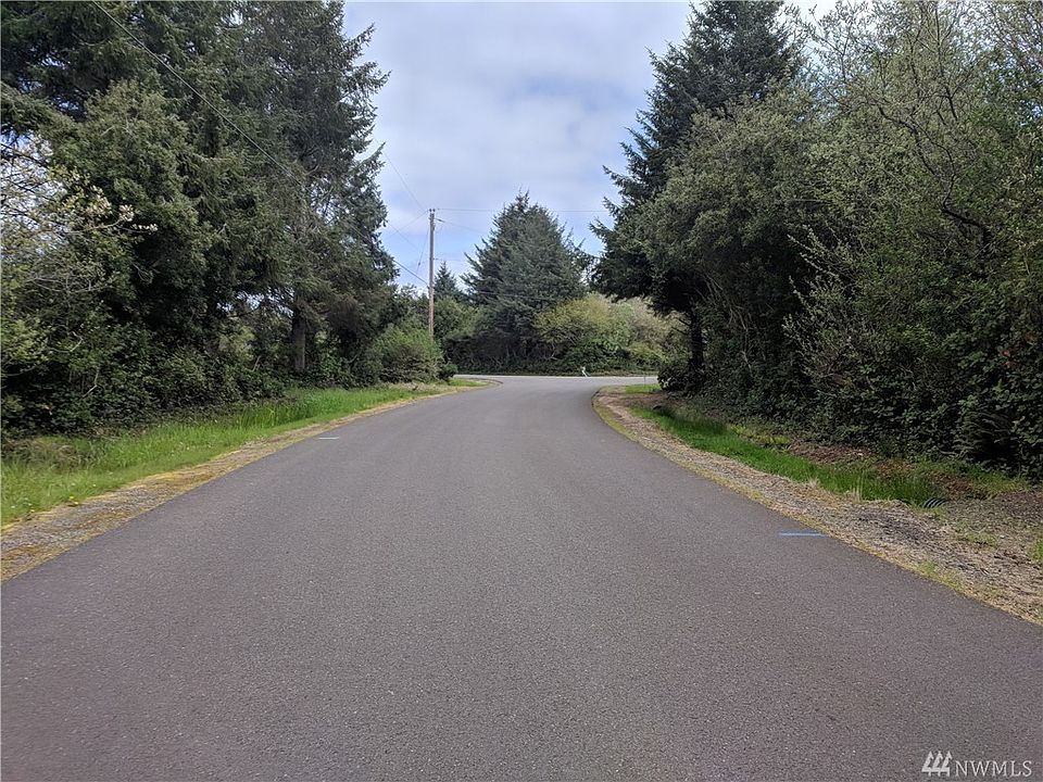 2nd image of 340 Cygnus St SW