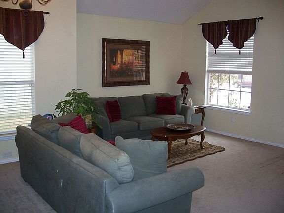 3rd image of 307 Milton Dr