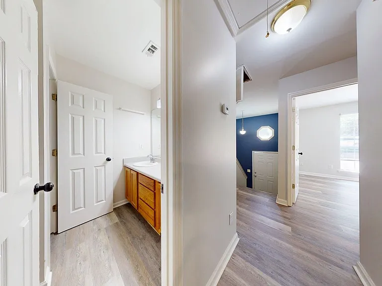 500-502 Greentree Ter — Photo 6