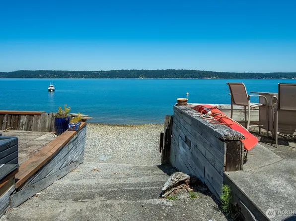 3365 Shoreline Drive, Camano Island, WA 98282