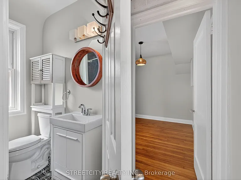 1055 Commissioners Rd E — Photo 22