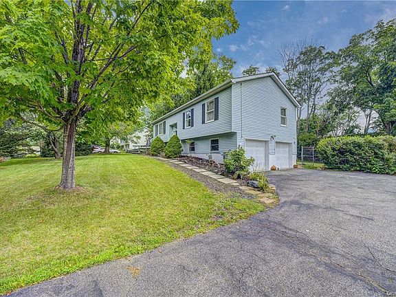 2nd image of 7 Vermont Dr