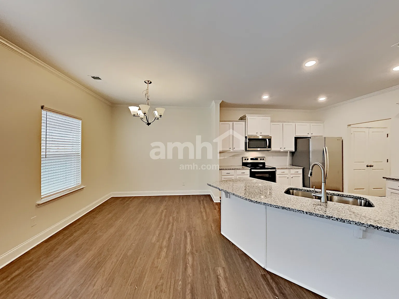 3 bed, 2.5 bath, 2010 sqft, $2,400 — Photo 4